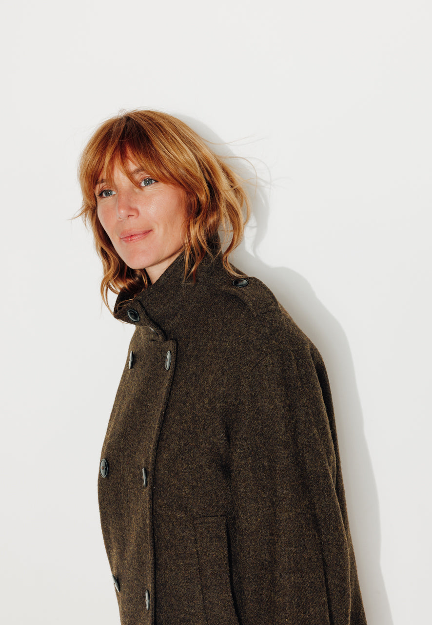 trench-coat-sophora-manteau-court-oversize-drap-laine-shetland-marron image 3