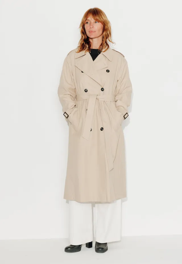 trench-coat-amandier-trench-long-ceintur-en-coton-d-perlant-beige image 1