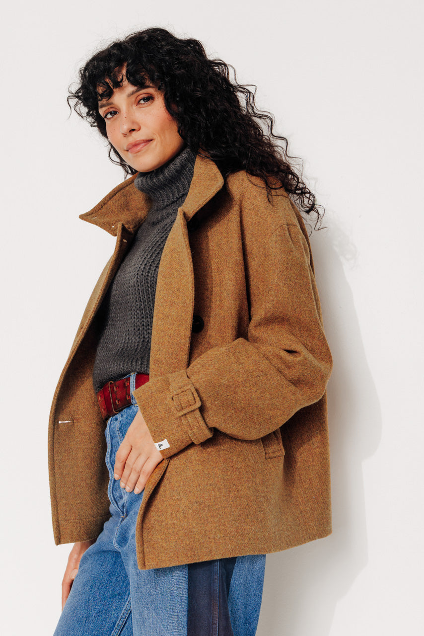 trench-coat-sophora-manteau-court-oversize-en-drap-de-laine-shetland-moutarde image 7