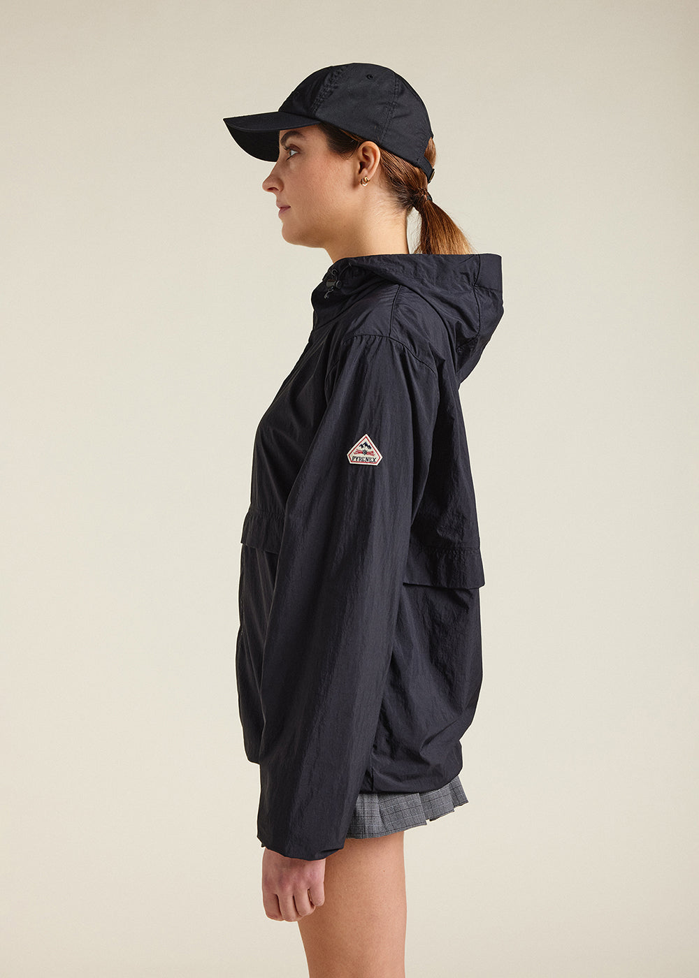 pyrenex-ridge-black-coupe-vent-unisexe-capuche image 4