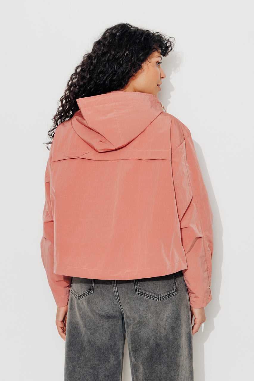 trench-coat-sureau-veste-courte-d-perlante-oversize-rose image 8
