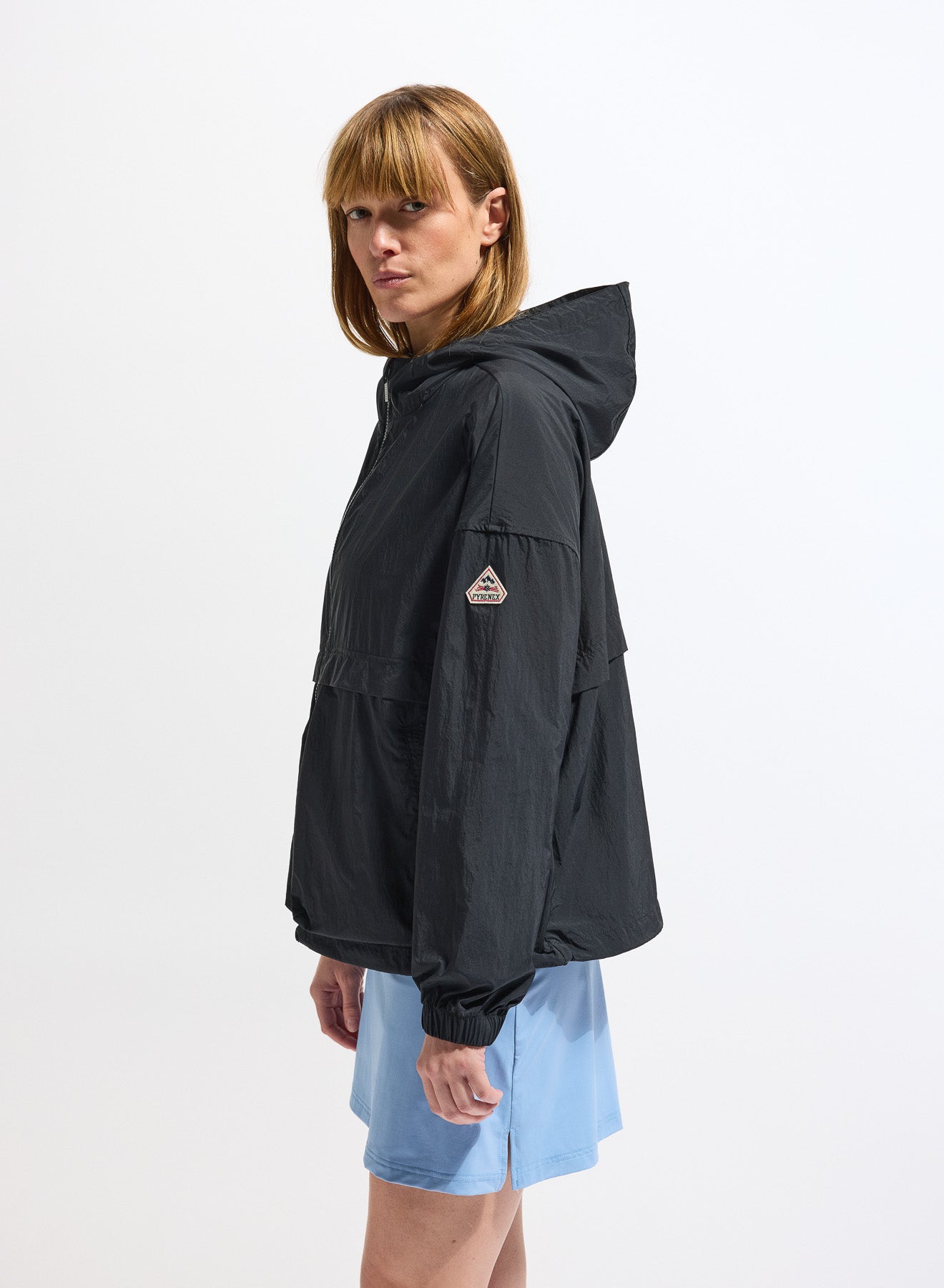 pyrenex-yoko-coupe-vent-court-femme-tissu-recycl-black image 3