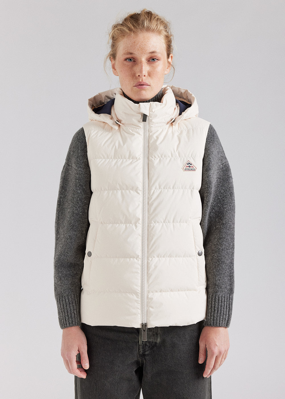 pyrenex-spoutnic-doudoune-sans-manches-femme-capuche-amovible-chalk image 1
