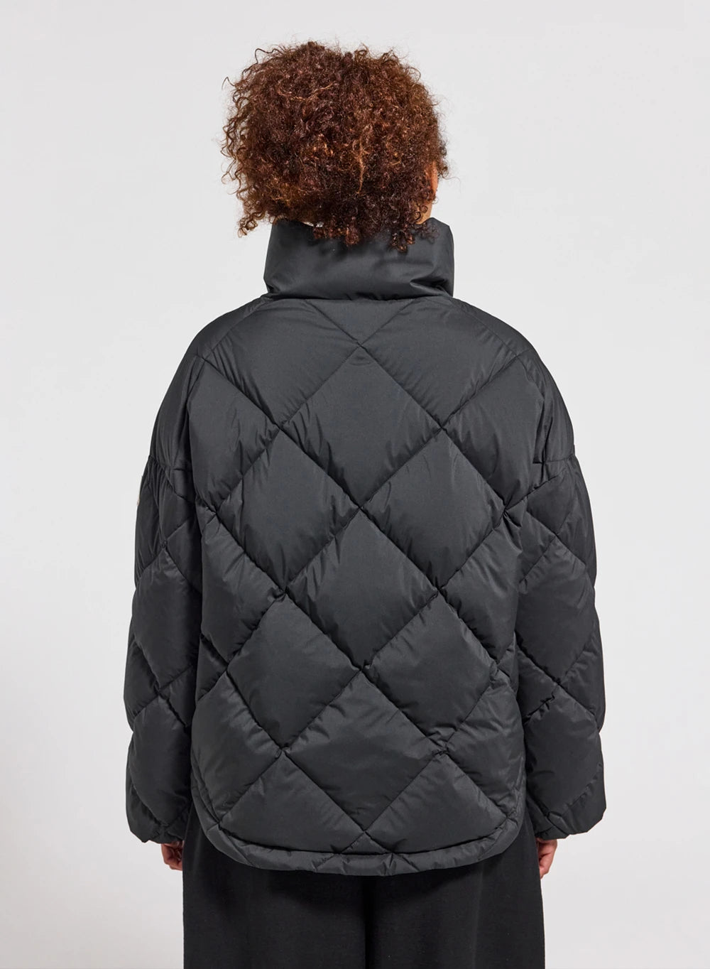 doudoune-oversize-femme-pyrenex-adele-col-enveloppant-noire image 4