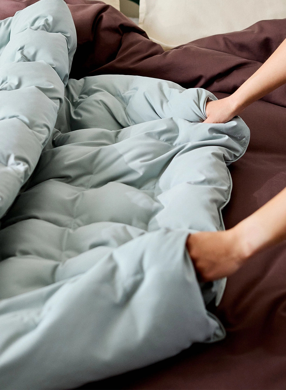 pyrenex-caresse-plaid-duvet-vert-de-gris image 3