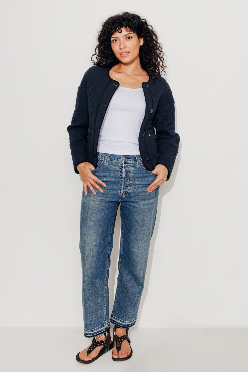 trench-coat-avocatier-veste-oversize-matelass-e-bleu-marine image 8