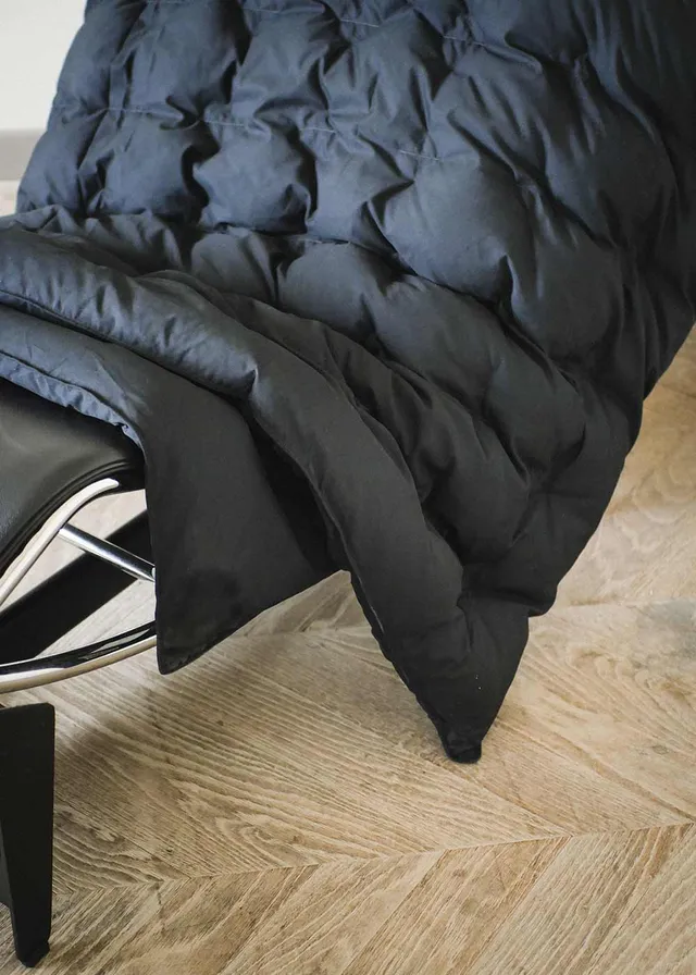 pyrenex-plaid-caresse-carbone-plaid-duvet image 1