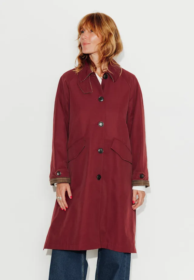 trench-coat-parrotia-imperm-able-mi-long-en-coton-d-perlant-bordeaux image 1