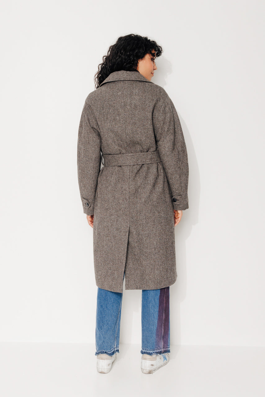 trench-coat-troene-manteau-long-ceintur-en-drap-de-laine-shetland-chin-taupe image 4