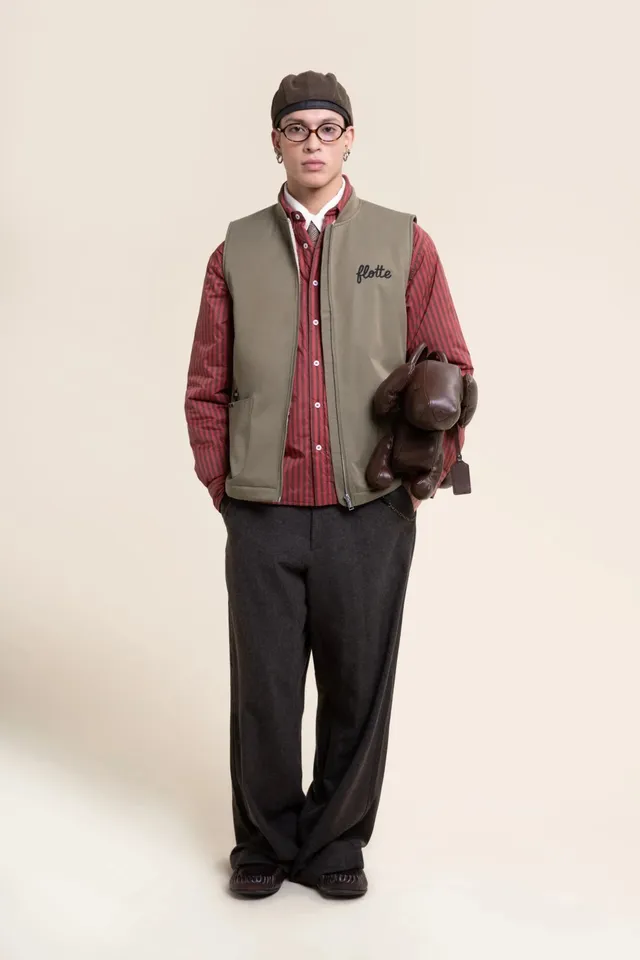 flotte-turot-gilet-sans-manches-imperm-able-sherpa-chat-noir image 1