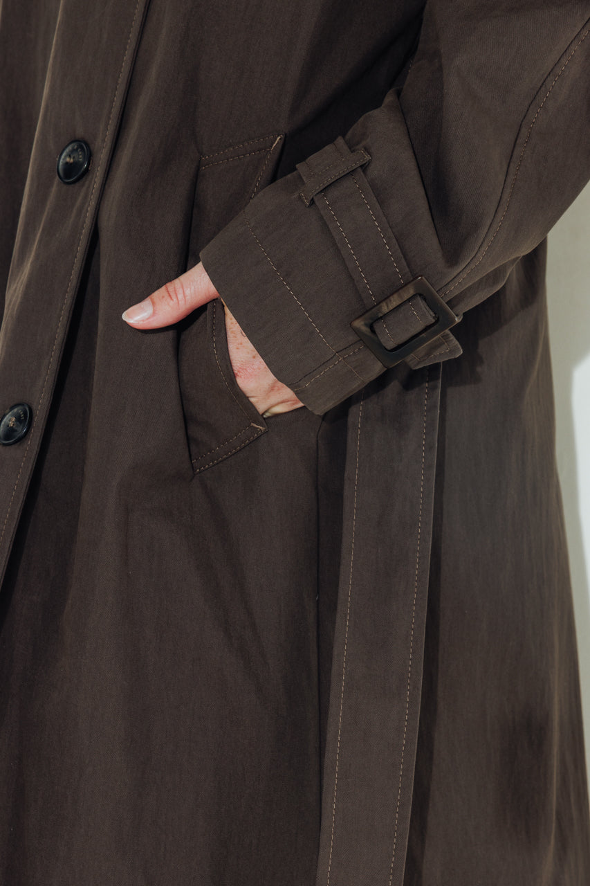 trench-coat-amandier-trench-long-ceintur-en-coton-d-perlant-taupe image 6