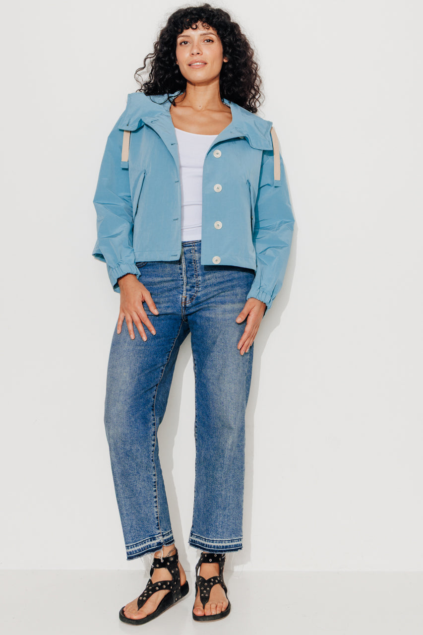 trench-coat-sureau-veste-courte-d-perlante-oversize-bleu image 2