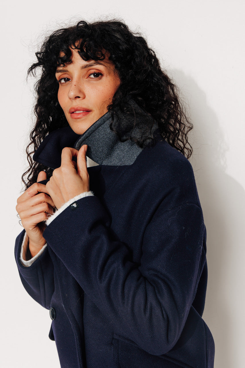 trench-coat-murier-manteau-court-oversize-drap-laine-vierge-marine image 5