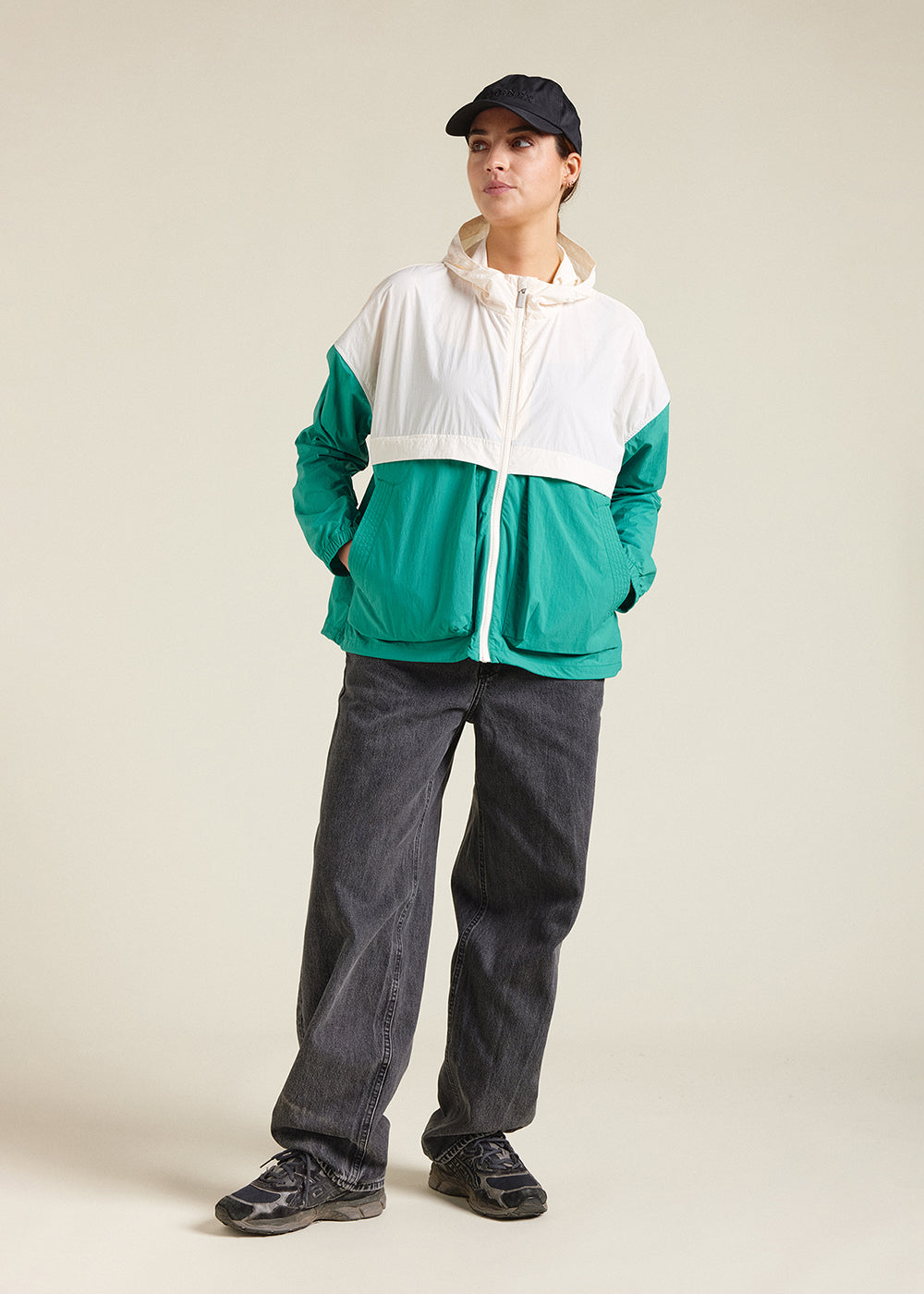 pyrenex-yoko-alhambra-coupe-vent-court-femme-en-tissu-recycl image 2