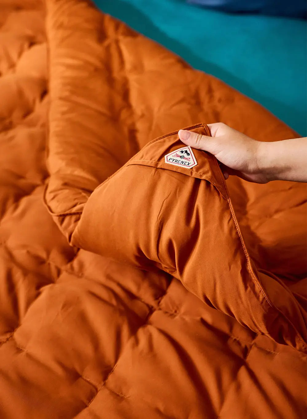 pyrenex-caresse-plaid-rouille-duvet-naturel image 4