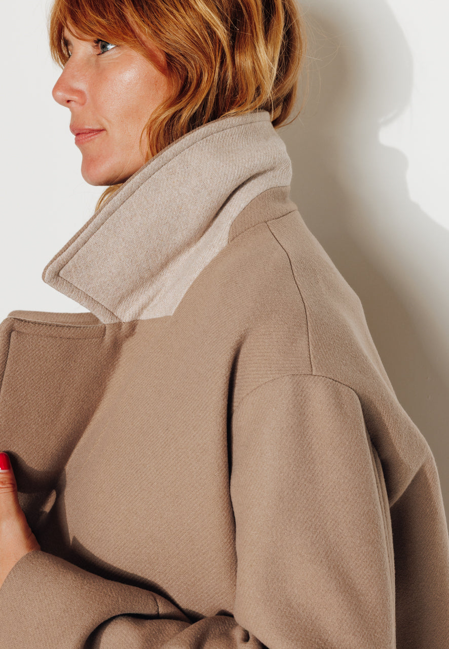 trench-coat-murier-manteau-court-oversize-drap-laine-vierge-beige image 5