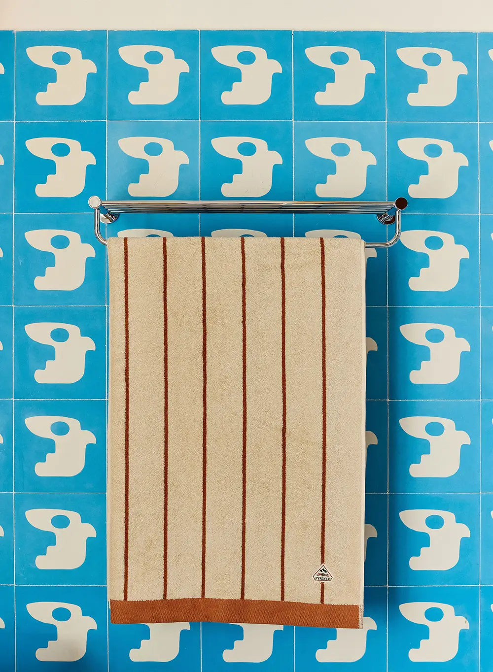 pyrenex-yumi-maxi-drap-de-bain-ray-blanc-et-terracotta image 1
