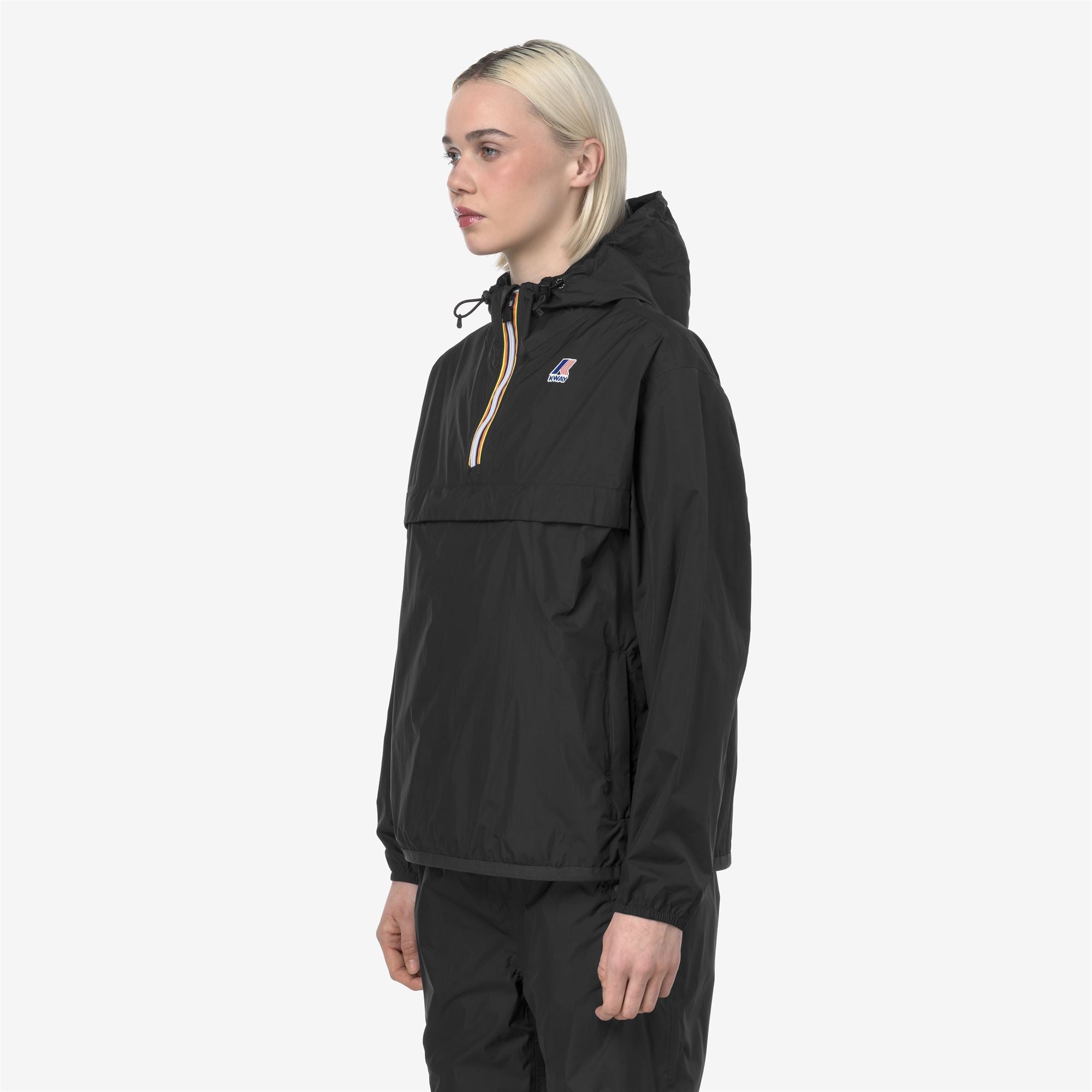 k-way-le-vrai-4-0-leon-east-veste-courte-unisexe-black-pure image 3