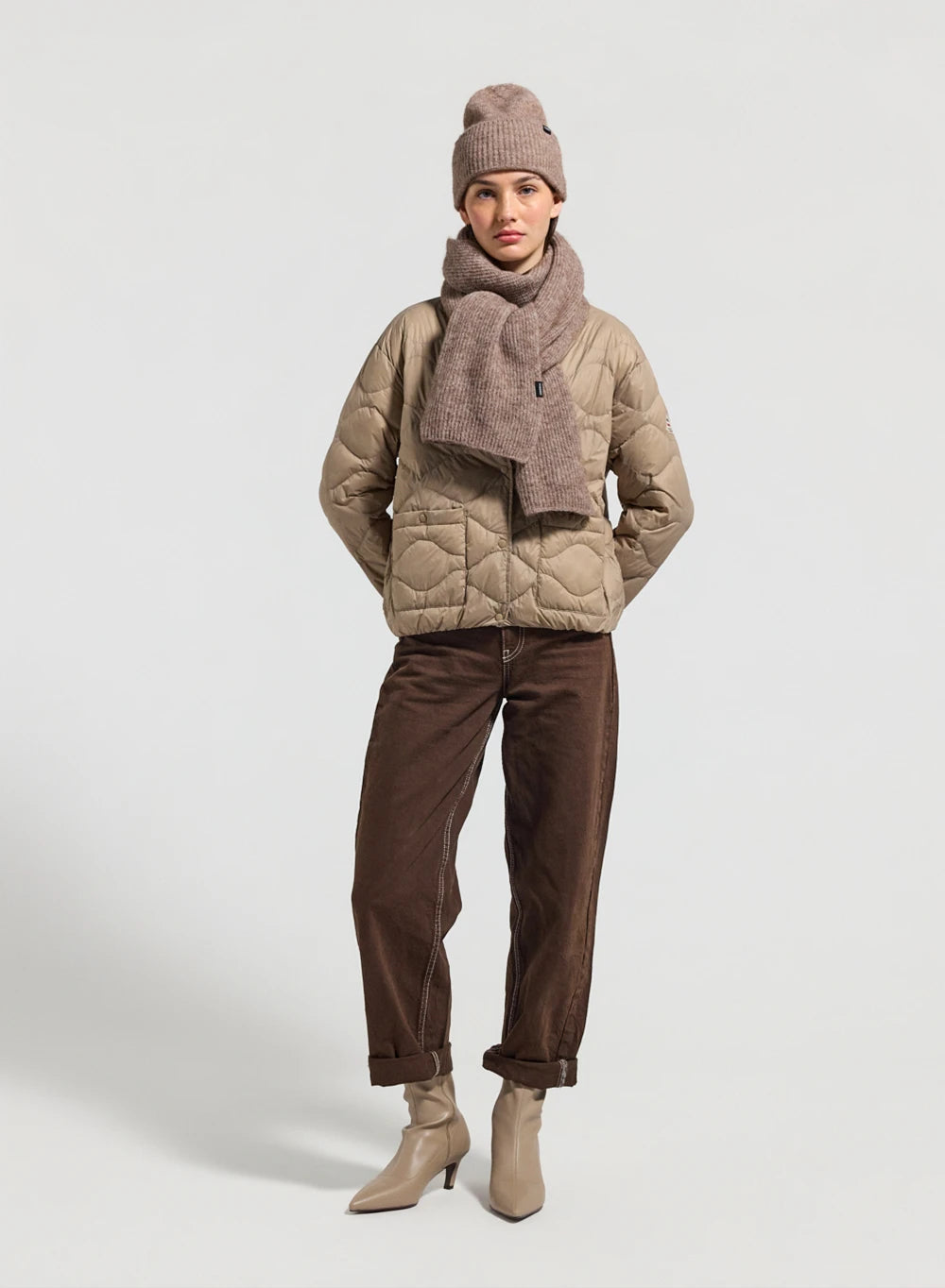 doudoune-ultra-l-g-re-femme-pyrenex-orite-beige image 5