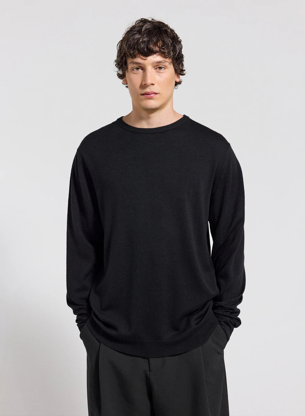 pyrenex-omhet-pull-fin-col-rond-laine-m-rinos-homme-noir image 1