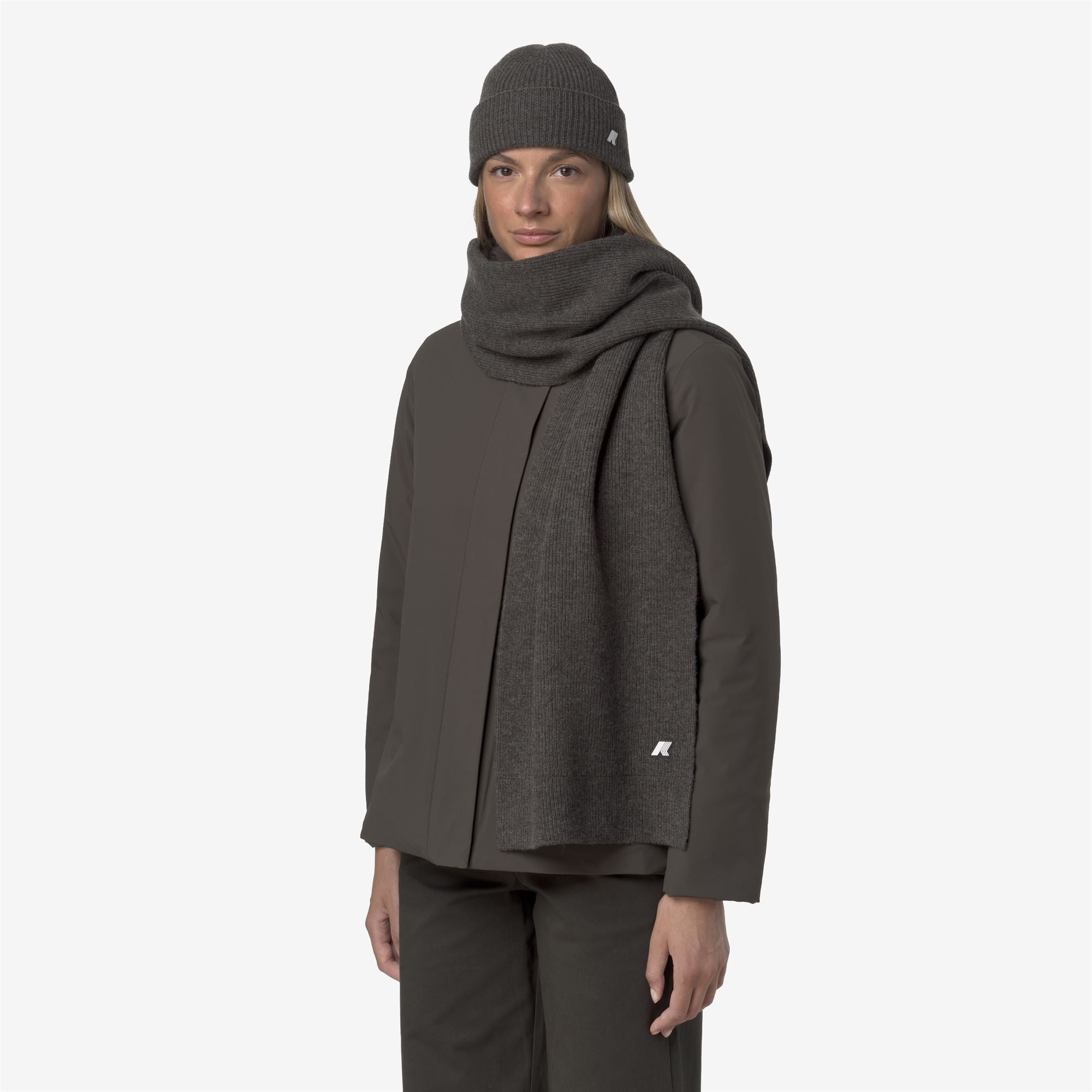 k-way-etienne-cardigan-stitch-wool-charpe-unisexe-black-olive-mel image 1