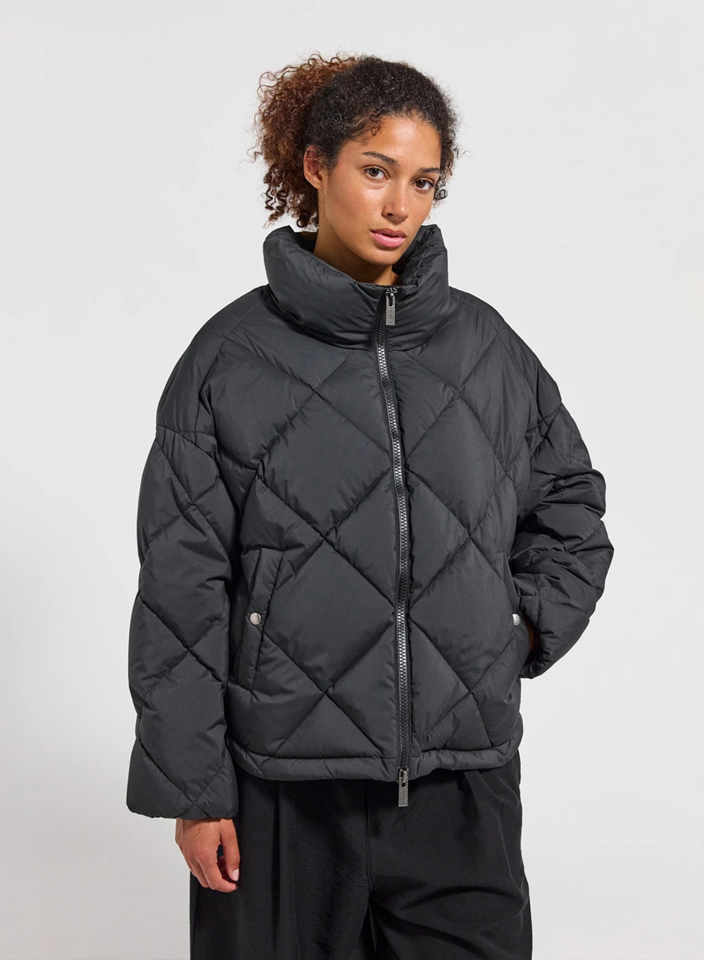 doudoune-oversize-femme-pyrenex-adele-col-enveloppant-noire image 6