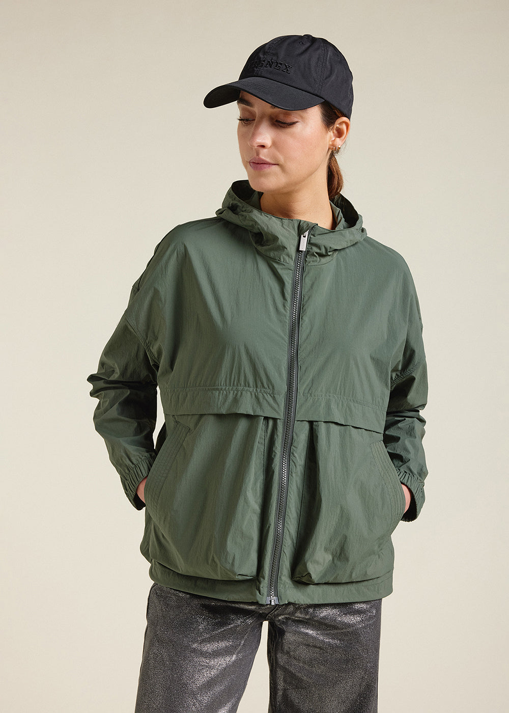 pyrenex-yoko-coupe-vent-court-femme-jungle image 2