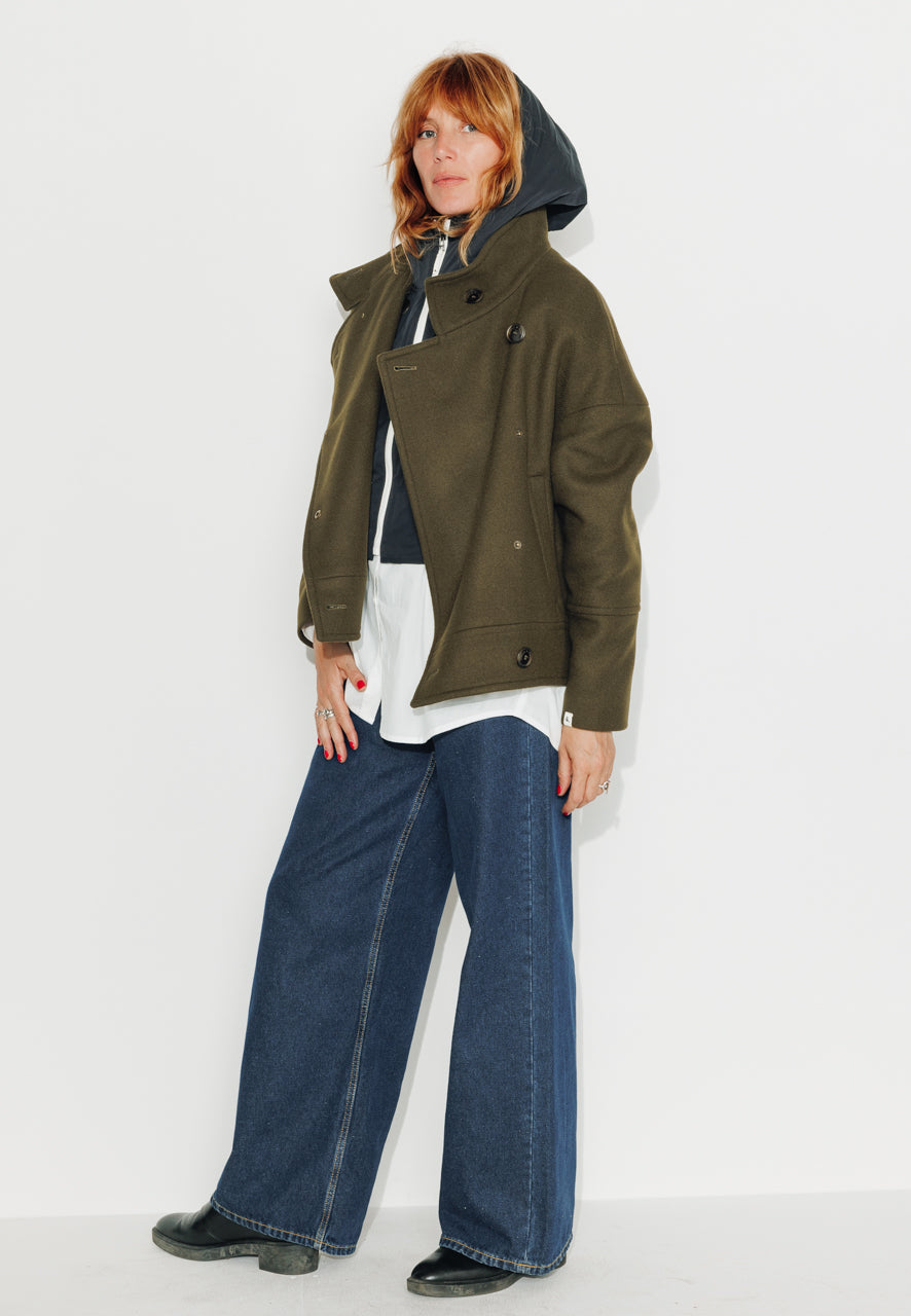 trench-coat-caille-capuche-ouatin-e-zipp-e-marine-d-perlante image 2