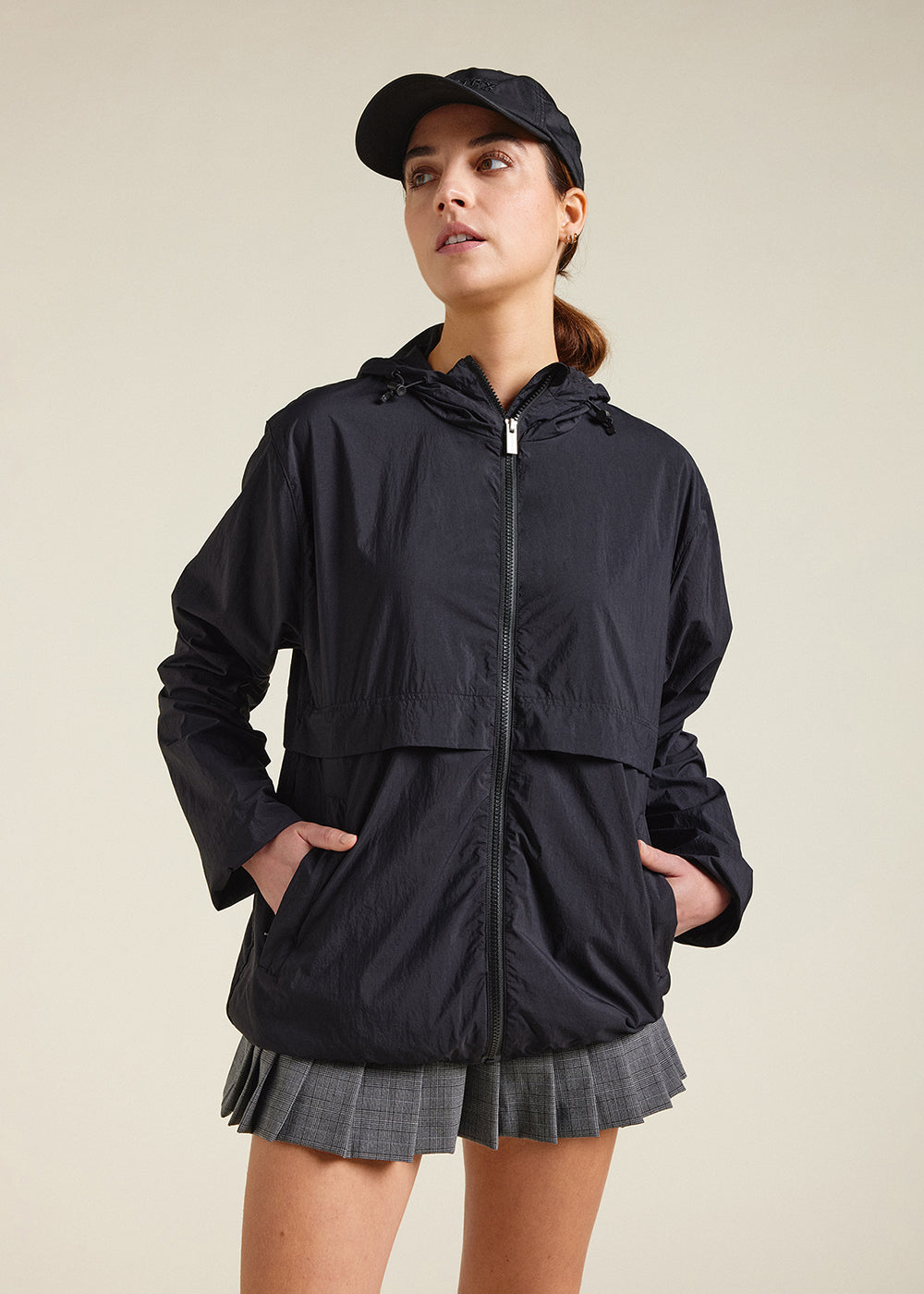 pyrenex-ridge-black-coupe-vent-unisexe-capuche image 3