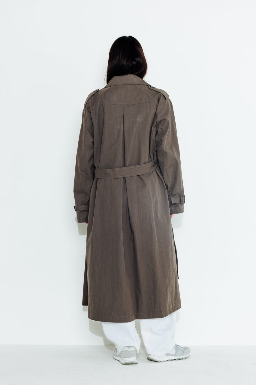 trench-coat-amandier-trench-long-ceintur-en-coton-d-perlant-taupe image 3