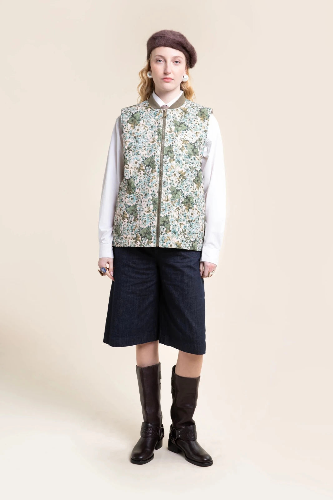 flotte-turot-gilet-sans-manches-sherpa-chat-noir-femme image 4