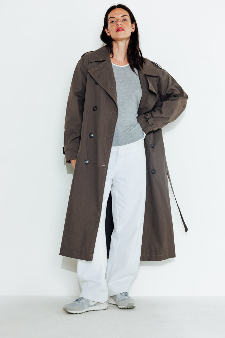 trench-coat-amandier-trench-long-ceintur-en-coton-d-perlant-taupe image 1