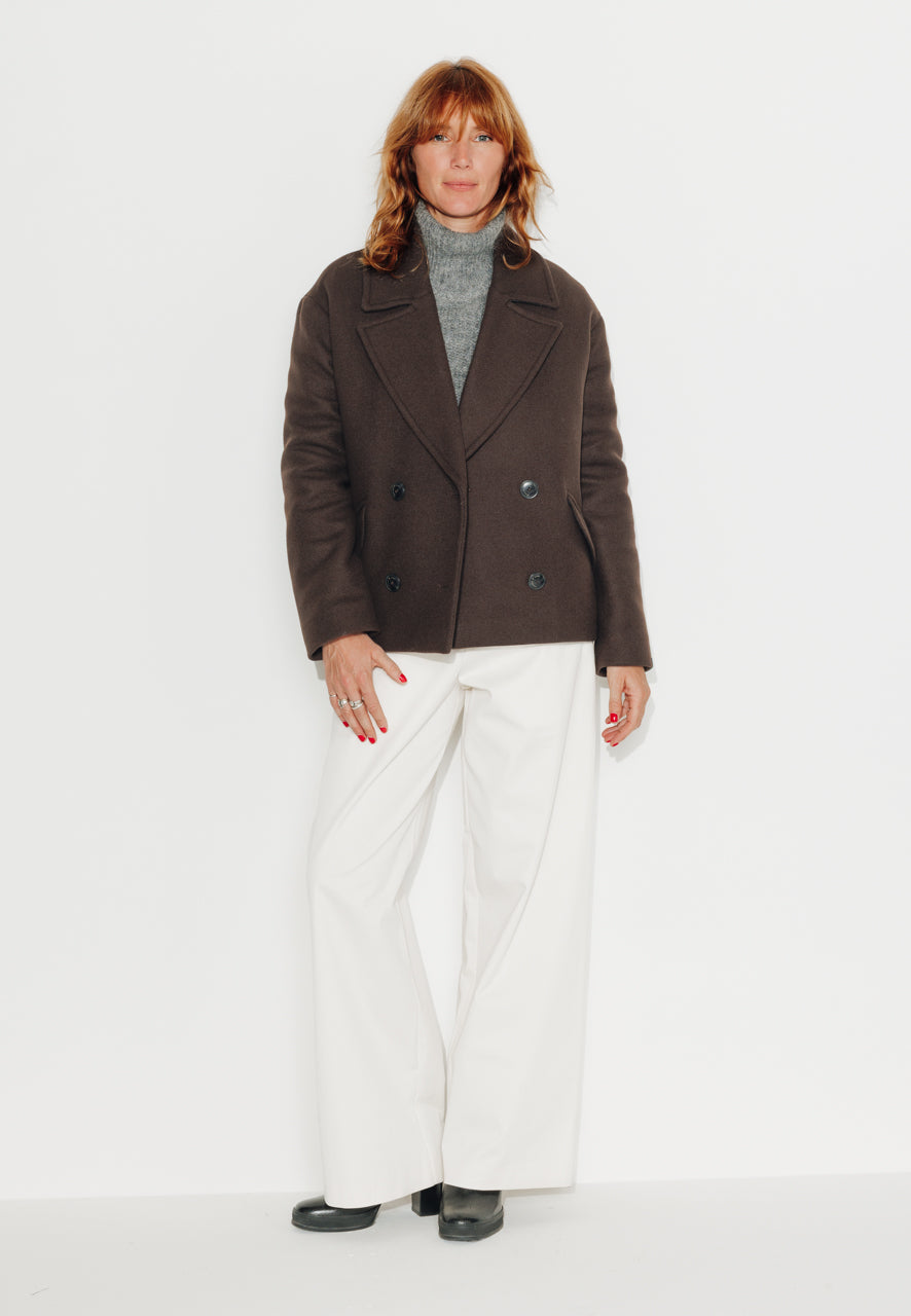 trench-coat-murier-manteau-court-oversize-drap-laine-vierge-marron image 2