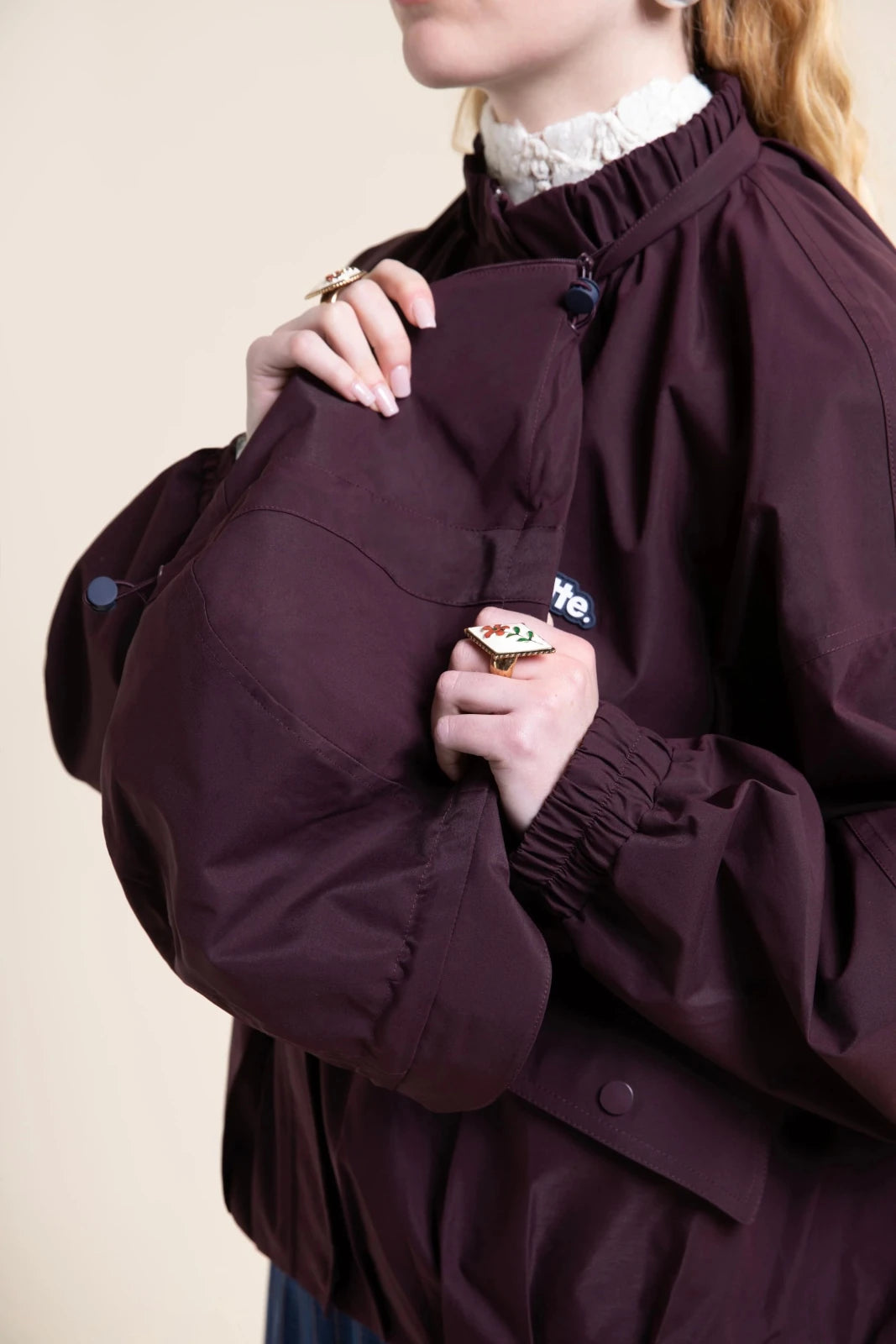 flotte-garance-veste-imperm-able-courte-beige-capuche image 8
