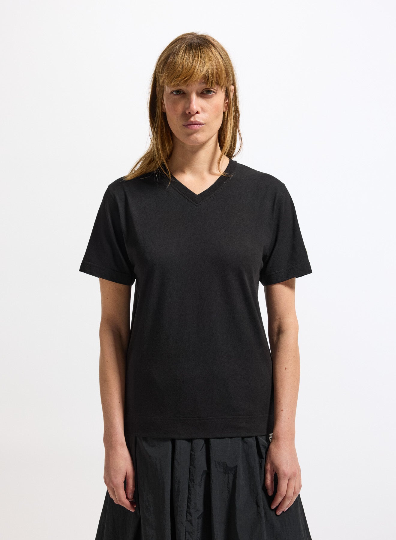 pyrenex-crocus-t-shirt-femme-coton-biologique-col-v-noir image 1