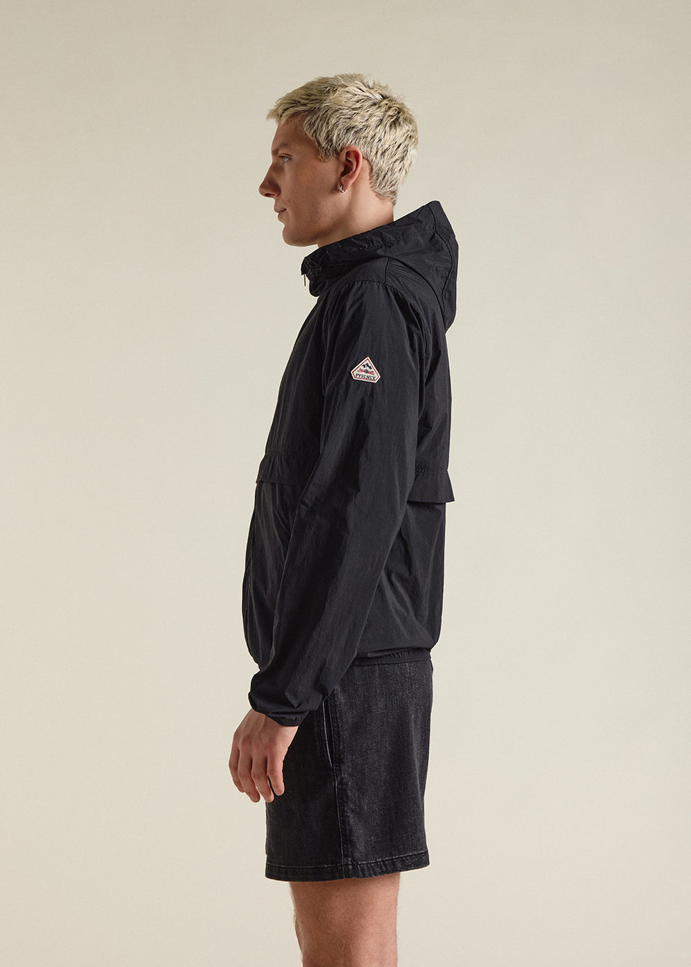 pyrenex-ridge-black-coupe-vent-unisexe-capuche image 5