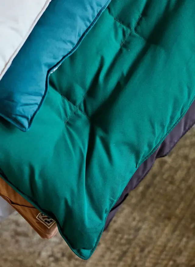 plaid-pyrenex-caresse-vert-jade-en-duvet image 1