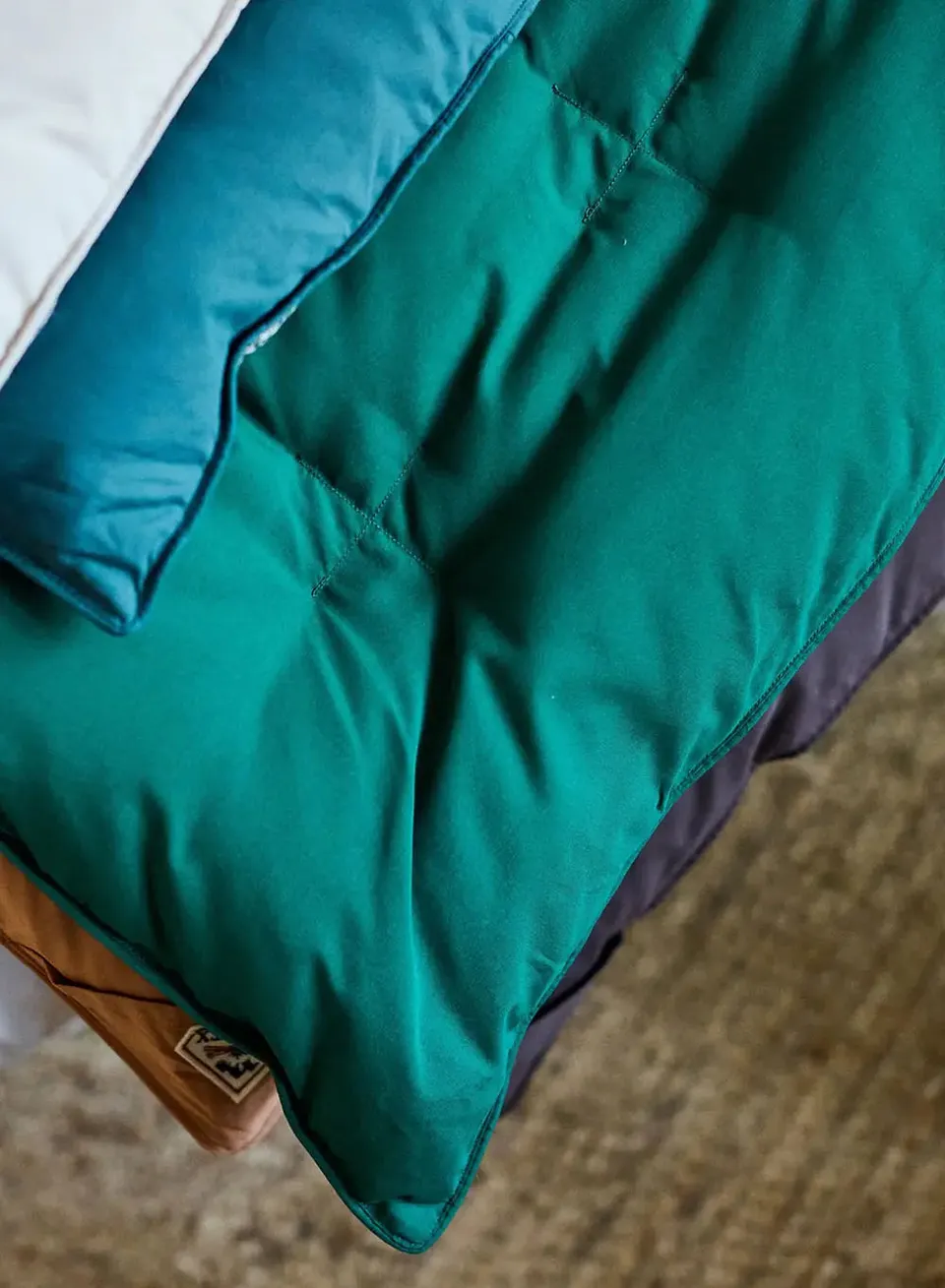 plaid-pyrenex-caresse-vert-jade-en-duvet image 1