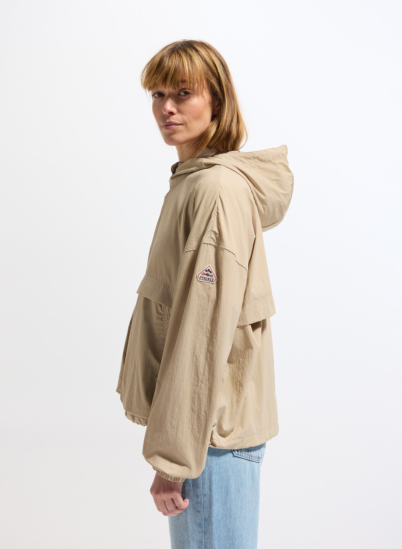 pyrenex-yoko-coupe-vent-court-femme-taupe-en-tissu-recycl image 4