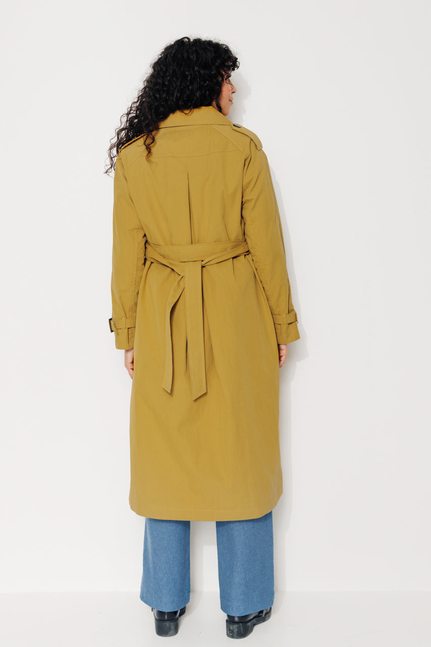 trench-coat-amandier-trench-long-ceintur-coton-d-perlant-moutarde image 4