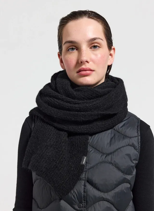 charpe-warmer-noire-pyrenex image 1